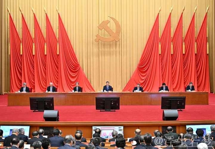 习近平主持中共中央政治局会议 习近平主持中共中央政治局会议